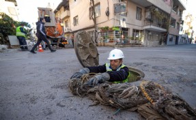 İZSU'dan İzmirliye çağrı: Izgaralar çöp değil!