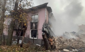 İki ev yangında, kullanılmaz hale geldi
