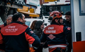 İş hanındaki yangında mahsur kaldılar: Büyükşehir itfaiyesi zamanla yarıştı!