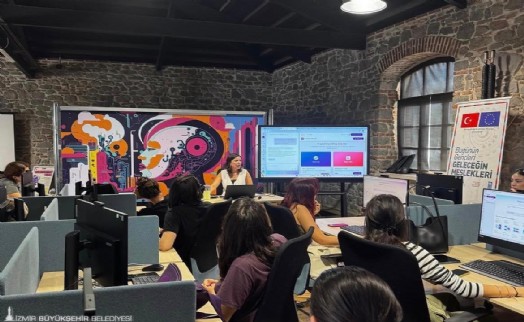 İzmir Büyükşehir Belediyesi gençleri dijital geleceğe hazırlıyor