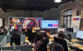 İzmir Büyükşehir Belediyesi gençleri dijital geleceğe hazırlıyor