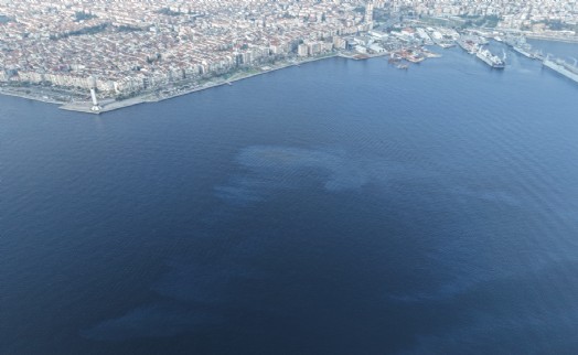 İzmir Körfezi’ne bir darbe daha: Tugay’dan yetkililere ‘acil önlem’ çağrısı!