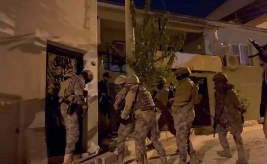 İzmir'de FETÖ operasyonu: 15 gözaltı