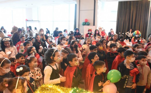 İzmir'de lösemili çocuklara yılbaşı partisi