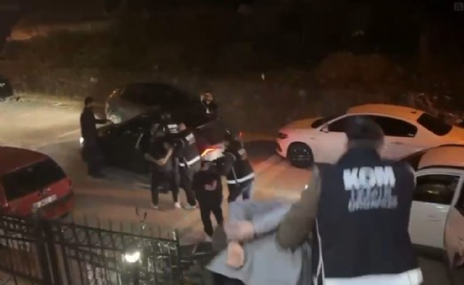 İzmir’de galeriye patlayıcı maddeyle saldırıya 5 gözaltı