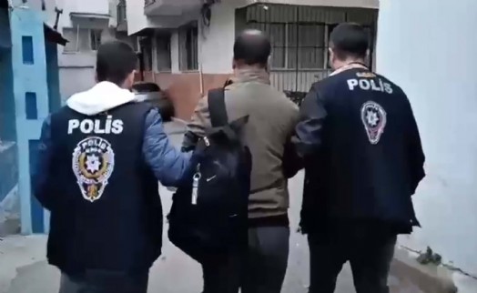 İzmir’de siber dolandırıcılık operasyonu: 4 firari hükümlü yakalandı
