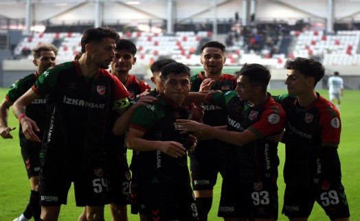 Kaf-Kaf, Bornova 1877'yi rahat geçti!