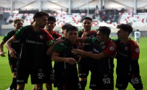 Kaf-Kaf, Bornova 1877'yi rahat geçti!