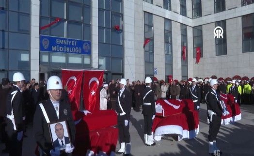 Kahraman şehit polislerimize tören