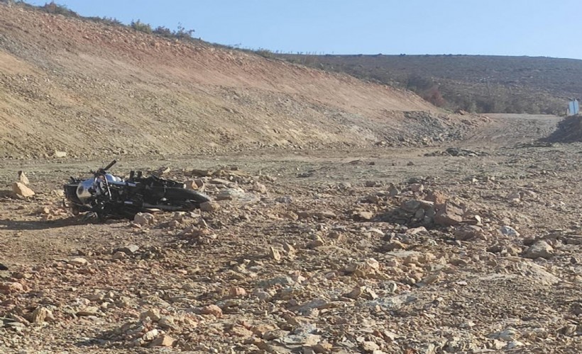 Kahreden son: İzmirli motosikletli Manisa'da şarampole uçtu