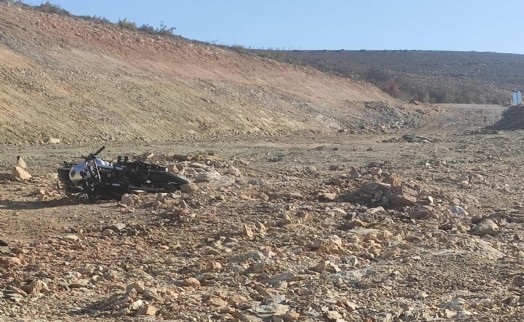 Kahreden son: İzmirli motosikletli Manisa'da şarampole uçtu