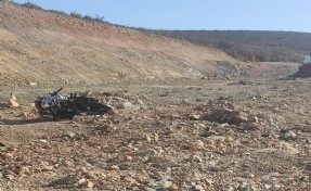 Kahreden son: İzmirli motosikletli Manisa'da şarampole uçtu