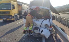 Kamyonet TIR’a arkadan çarptı: 1 yaralı!