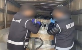 Kamyonet kasasında 4 bin 737 litre sahte içki ele geçirildi