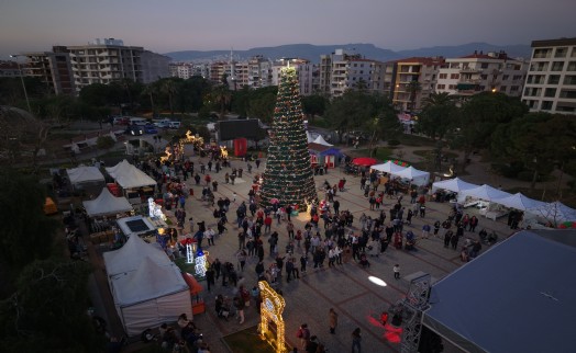 Karşıyaka Yeni Yıl Festivali kapılarını açtı!