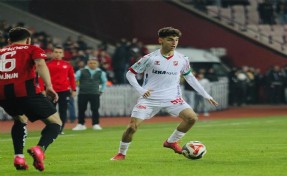 Karşıyaka gençlere kaldı: Adem parladı