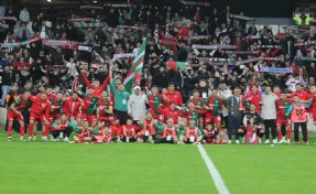 Karşıyaka ve Eskişehirspor'dan karşılıklı bilet jesti: Bilet fiyatını 35.5 TL'ye indirdiler!