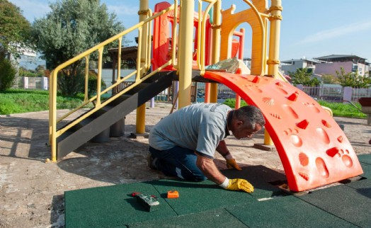 Karşıyaka’nın parkları tek tek yenileniyor