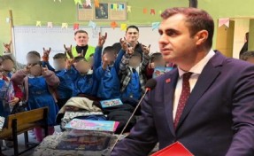 MHP’nin okullarda ‘bozkurt’ işareti yaptırmasına CHP’den tepki: Çocuklar siyasete bulaştırılamaz!