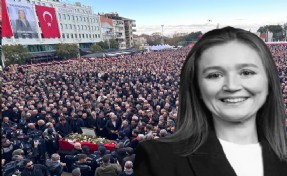 Manisa ilk kadın belediye başkanına veda etti: Durbay gözyaşlarıyla uğurlandı!