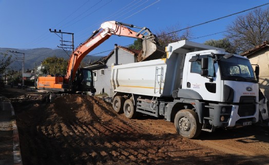 Menderes’te yol yenileme çalışması