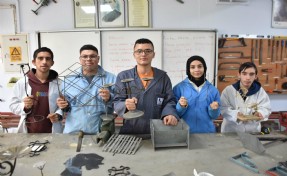 Metal, özel öğrencilerin ellerinde şekilleniyor