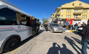 Midibüs ile minibüs çarpıştı: 13 yaralı