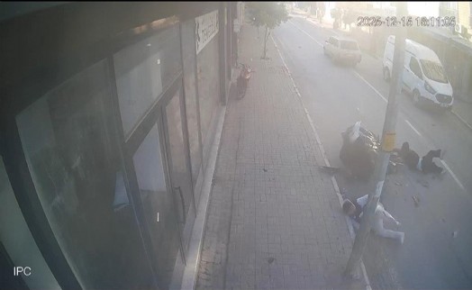 Motosikletlerin çarpıştığı kaza kamerada: 15 yaşındaki Tunahan yaşamını yitirdi