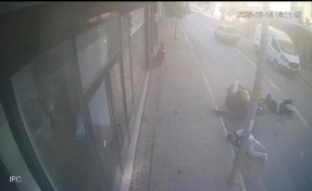 Motosikletlerin çarpıştığı kaza kamerada: 15 yaşındaki Tunahan yaşamını yitirdi