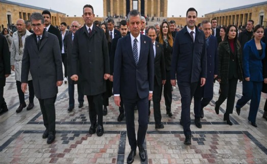 Özgür Özel, yeni PM ile Anıtkabir’i ziyaret etti