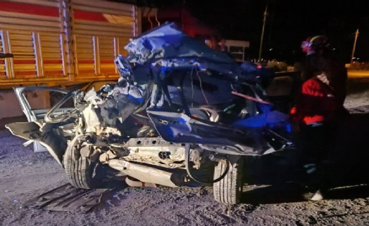 Park etmiş TIR'a çarptı: 1 ölü 1 yaralı