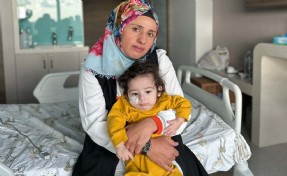 SMA'lı Kerem'in annesi: Oğlumu kardeşlerine kavuşturun