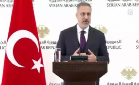 Şam'da iki isim buluştu.. Hakan Fidan'dan 'SDG' vurgusu: 'Entegre olmalı'