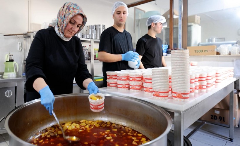 Seferihisar'da 250 vatandaşa her gün sıcak yemek!
