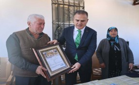 Şehit Astsubay Başçavuş Emrah Kuran'ın şehadet belgesi ailesine teslim edildi