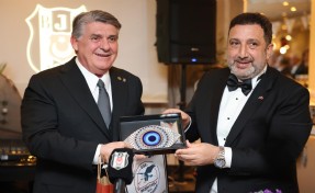 Serdal Adalı İzmir'de Beşiktaşlılarla buluştu