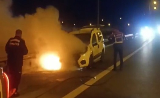 Seyir halindeli araç alev aldı!