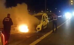 Seyir halindeli araç alev aldı!