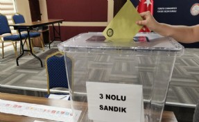 Son ankette 3'üncü olan parti herkesi şaşırttı