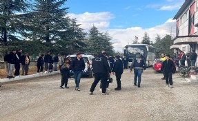 Susuz Belediyespor takım otobüsüne taşlı saldırı