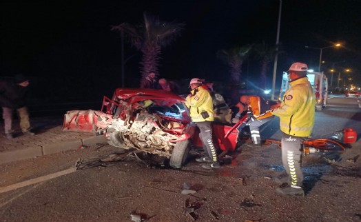 TIR’a çarpan otomobilin sürücüsü öldü