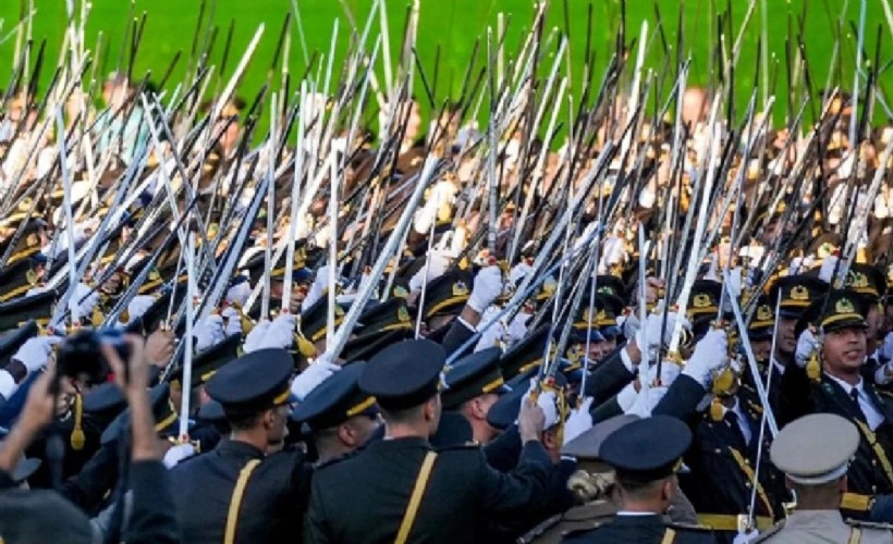Teğmenlerin kılıçlı yemin töreninde yeni gelişme: Bir kişi hakkında ihraç kararı kaldırıldı