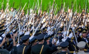 Teğmenlerin kılıçlı yemin töreninde yeni gelişme: Bir kişi hakkında ihraç kararı kaldırıldı