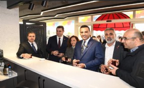 Çiğli’de CHP'li siyasilerin katılımıyla Uğur Mumcu Parkı hizmete açıldı