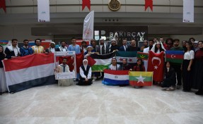 Uluslararası öğrenciler, İzmir'de kültürlerini tanıttı