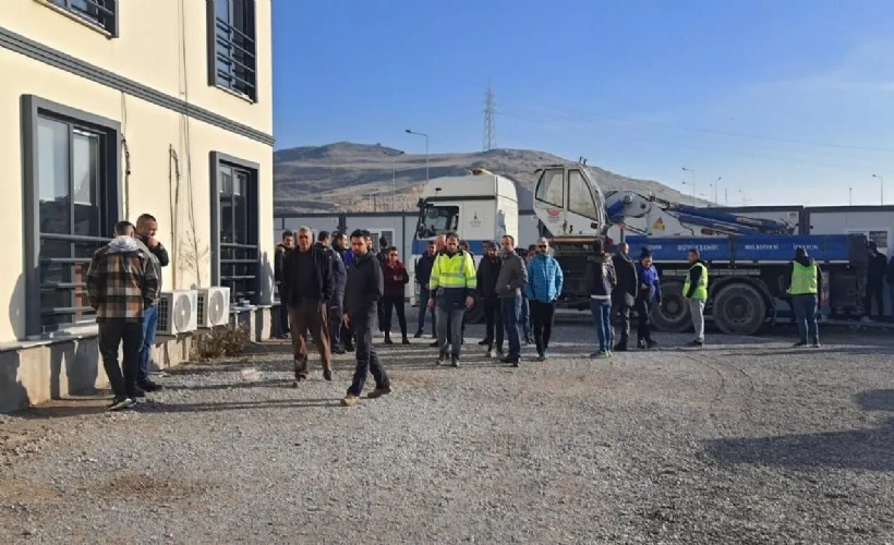 Uzundere'de zabıta ve polis eşliğinde tahliye