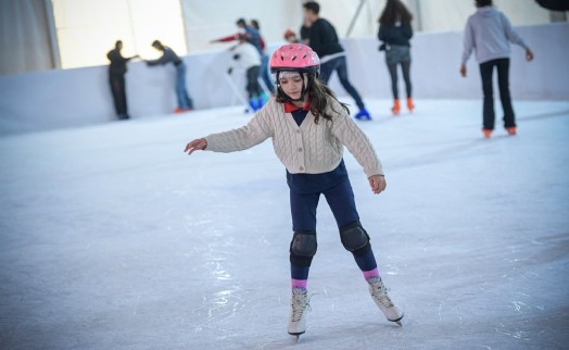 Yeni yıl coşkusu buz pistlerinde