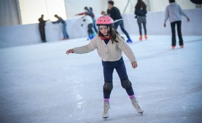 Yeni yıl coşkusu buz pistlerinde