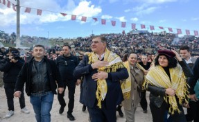 Tugay, Kınık'ta deve güreşi festivaline katıldı: Halkımız neredeyse orada olurum