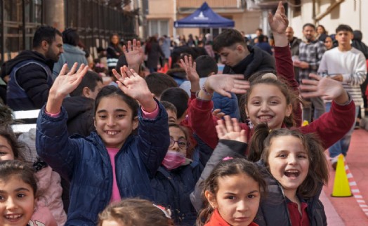'Güzel İzmir' neşeli çocuklar